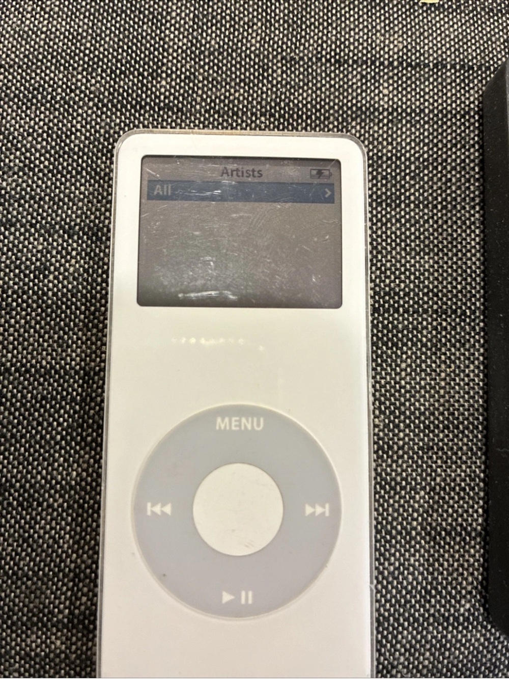 Apple iPod Nano Black with White Click Wheel - Picture 5 of 6